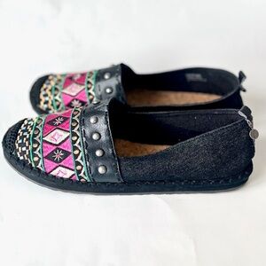 The Sak Black Bright color design Slip On Boho Shoes. Size 8